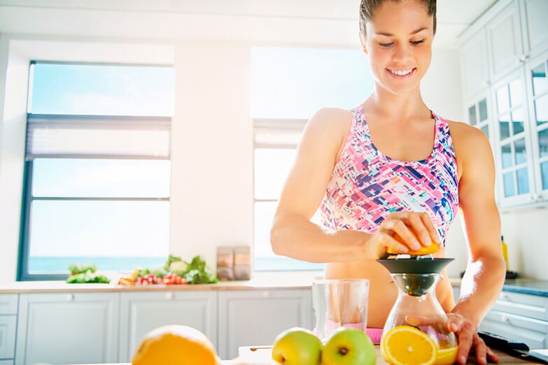 Freshly squeezed juices can be consumed with proper nutrition to lose weight